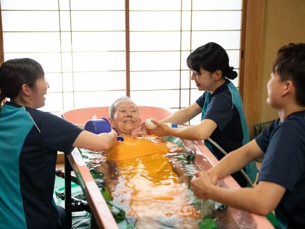 アサヒサンクリーン 訪問入浴ケアセンター高尾（運転あり/パート）の介護福祉士求人の写真