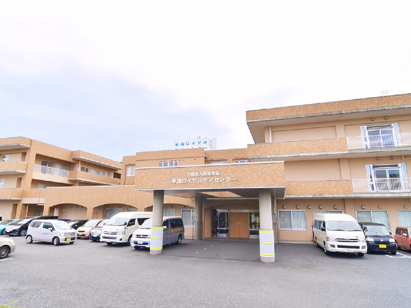医療法人財団明理会 介護老人保健施設 草加ロイヤルケアセンターの写真