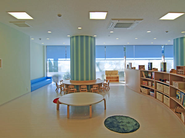 ポピンズナーサリースクール経堂(認証/常勤)の保育士求人サブ写真1