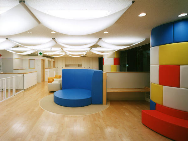 ポピンズナーサリースクール一番町(認可/常勤)の保育士求人サブ写真1