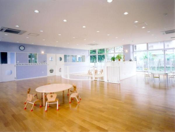 ポピンズナーサリースクール三軒茶屋(認証/常勤)の保育士求人サブ写真1