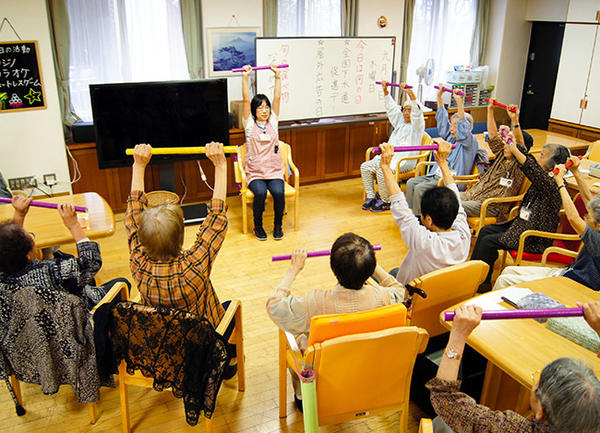 横浜市城郷小机地域ケアプラザ デイサービス パートケアワーカーの介護職求人メイン写真5