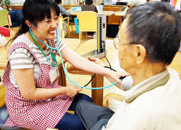横浜市城郷小机地域ケアプラザ デイサービス パートケアワーカーの介護福祉士求人メイン写真5