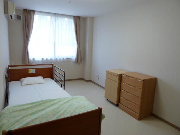  介護付老人ホームえがお（常勤）の介護福祉士求人メイン写真2