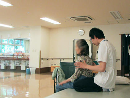 介護老人保健施設 エスポワール和泉（夜勤専従パート）の看護師求人メイン写真1