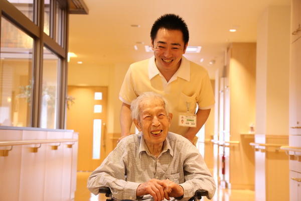 介護付有料老人ホーム　総生会ロイヤルホーム（常勤）の介護福祉士求人メイン写真1