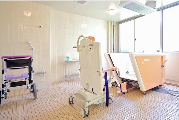 介護老人保健施設エスポワール練馬（常勤）の看護師求人メイン写真4