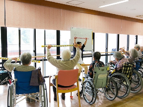 介護老人保健施設べにまんさくの里（常勤）の介護職求人メイン写真3