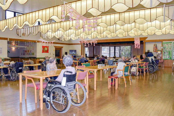 介護老人保健施設　華の苑（常勤）の介護職求人メイン写真2