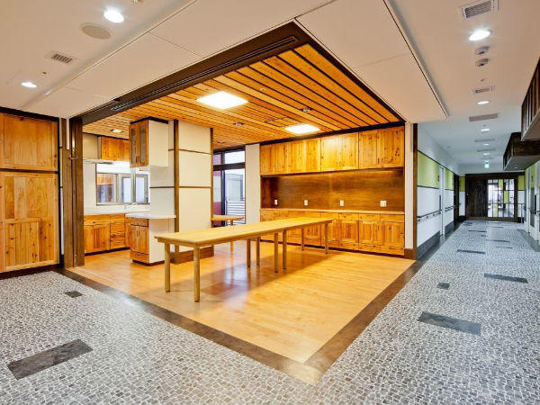 特別養護老人ホーム　はなの家とむろ（常勤）の介護福祉士求人メイン写真2