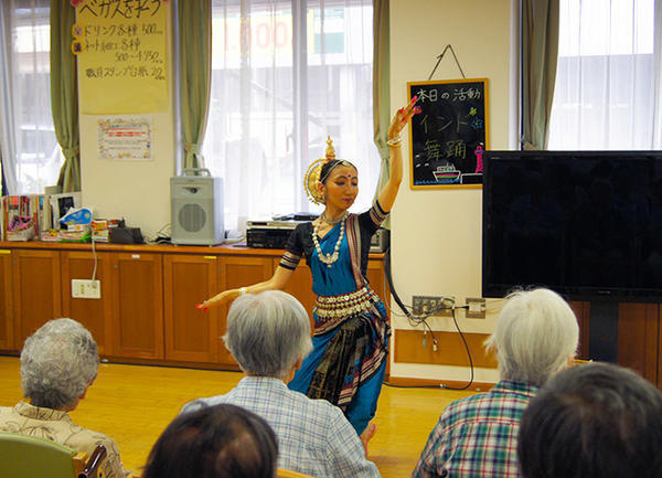 横浜市城郷小机地域ケアプラザ デイサービス パートケアワーカーの介護職求人サブ写真1