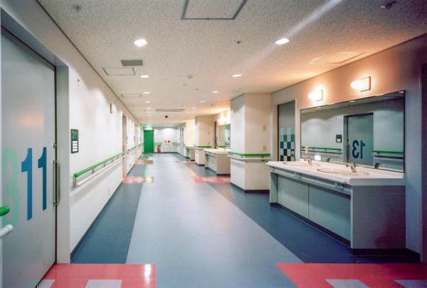 大久保病院（常勤）の看護助手求人メイン写真3