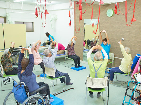 リハラボ デイサービス（機能訓練指導員）の柔道整復師求人メイン写真2