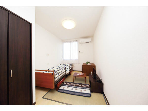住宅型有料老人ホーム ピア茨木（夜勤専従パート）の介護福祉士求人メイン写真2
