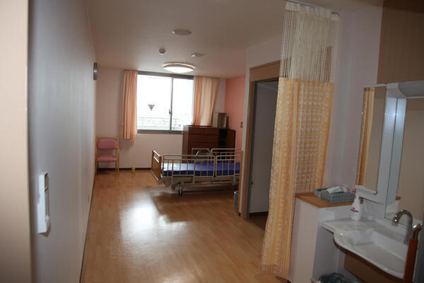 介護老人保健施設 フローラさいせい（パート）の介護福祉士求人メイン写真2