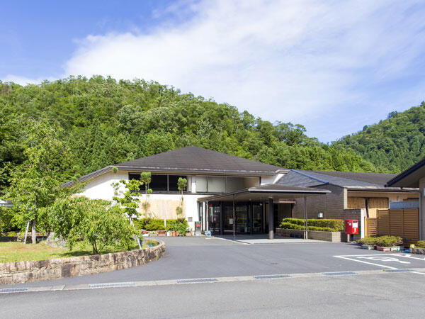 高齢者総合福祉施設 美山やすらぎホーム（パート）の介護職求人の写真