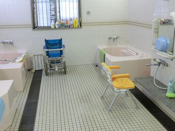 住宅型有料老人ホームはーとらいふEBISU（常勤）の介護職求人メイン写真3