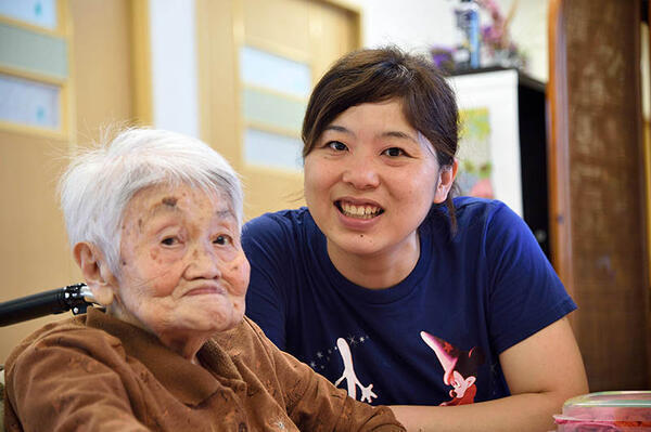 特別養護老人ホーム　はだの松寿苑の介護職求人メイン写真3