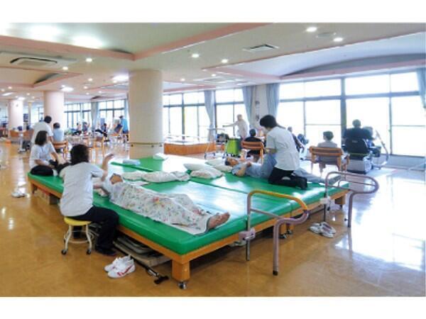 介護老人保健施設 ほうらい山荘（常勤）の准看護師求人メイン写真2