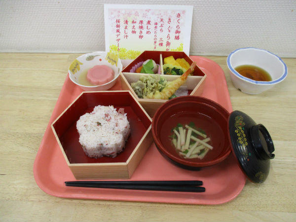 特別養護老人ホーム　幸神さくら（常勤）の介護福祉士求人メイン写真3