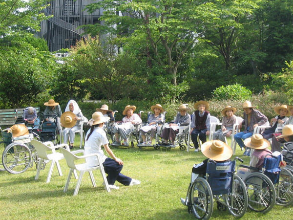 介護老人保健施設 ケアセンター瀬名（常勤）の介護職求人メイン写真2
