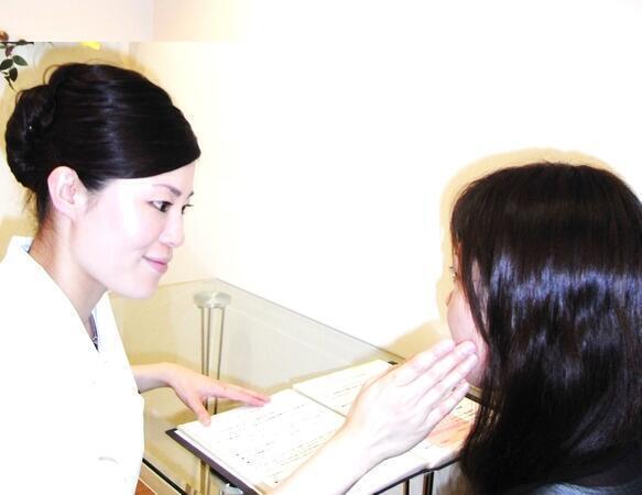 芳仁皮膚科医院（常勤）の看護師求人メイン写真2