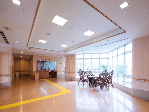 介護老人保健施設 葵の園・ヨコハマ瀬谷（常勤）の介護福祉士求人メイン写真2