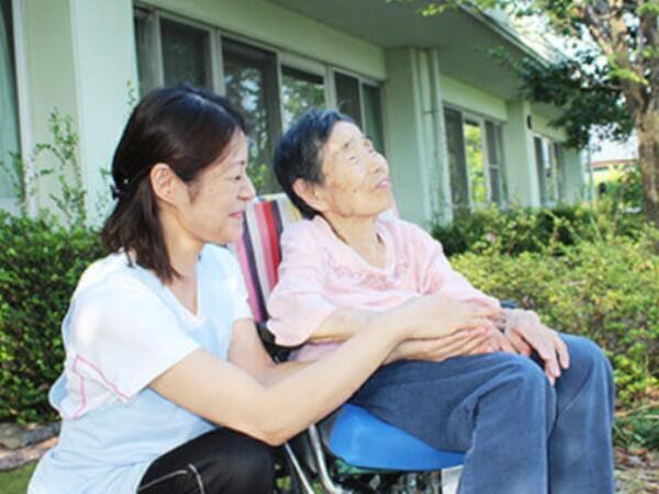 特別養護老人ホーム こすもす苑（契約職員/常勤）の介護職求人メイン写真1