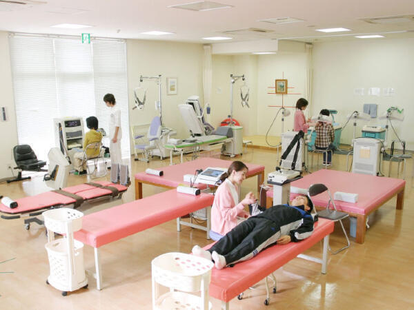 うえの病院（透析室 / 常勤）の看護師求人メイン写真3