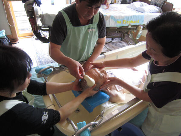  特別養護老人ホーム あだちホーム （訪問入浴/パート）の介護福祉士求人メイン写真3