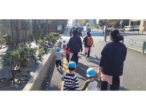 目白らるスマート保育所（契約社員）の保育士求人メイン写真3