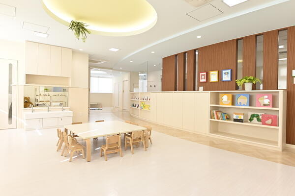 ポピンズナーサリースクール都立大学（認可/常勤）の保育士求人サブ写真1