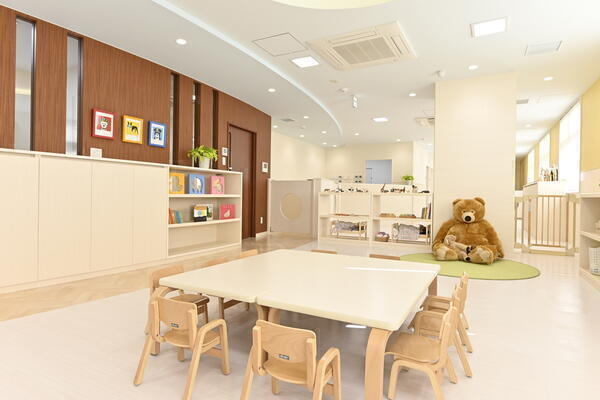 ポピンズナーサリースクール都立大学（認可/常勤）の保育士求人メイン写真2