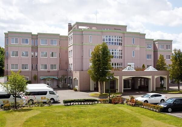 介護老人保健施設 アートヒルズ （常勤）の介護職求人の写真