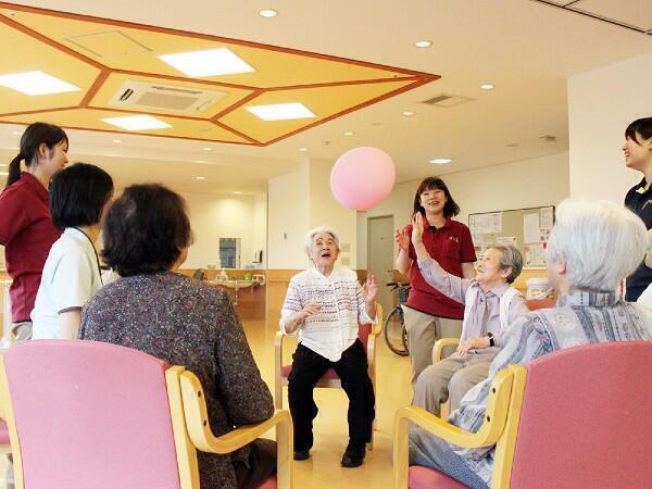 介護付き有料老人ホーム サンクス高田（常勤）の介護職求人メイン写真1