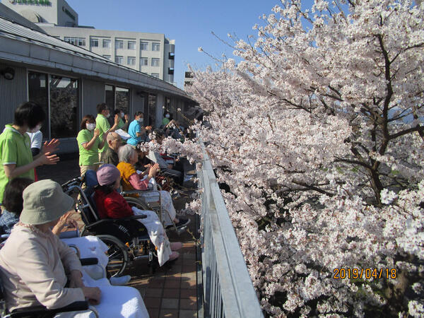 介護老人保健施設 フローラさいせい（日勤常勤）の介護職求人メイン写真4