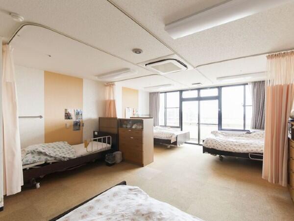 介護老人保健施設 ラ・ファミリア（常勤）の介護福祉士求人メイン写真2