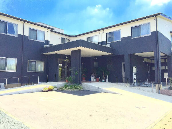 有料老人ホーム ラウレアハレ(契約社員/常勤)の調理師/調理員求人の写真