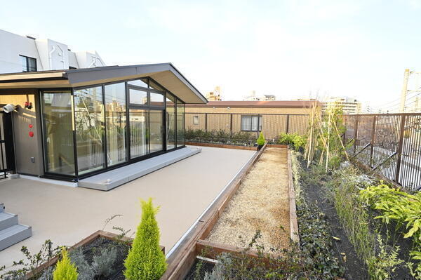 ポピンズナーサリースクール代々木上原（認可/常勤）の保育士求人サブ写真1