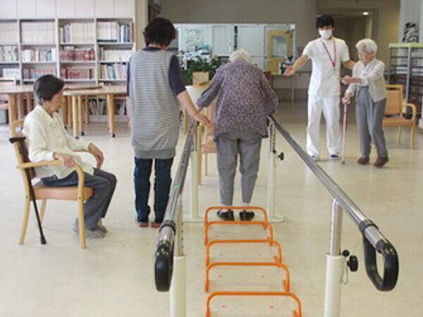 介護付有料老人ホーム アットホームふじた（常勤）の介護福祉士求人メイン写真2