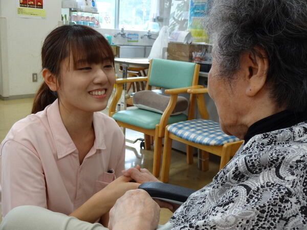 介護老人保健施設　清流苑（常勤）の介護職求人メイン写真2