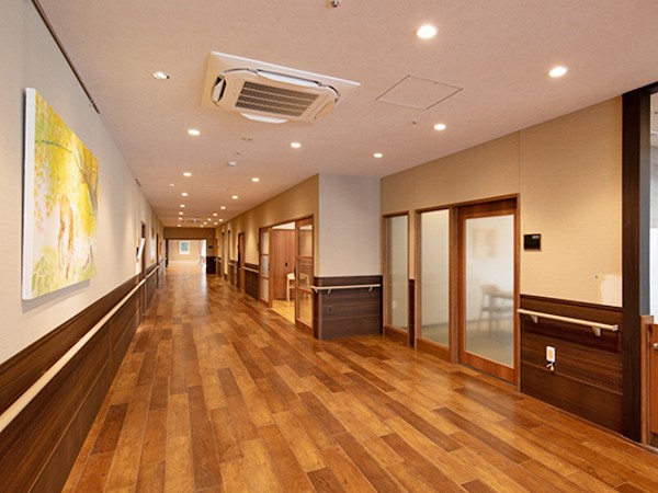 介護付有料老人ホーム チャームスイート新横浜（パート）の介護職求人メイン写真2