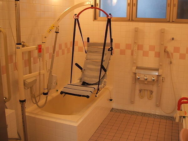 住宅型有料老人ホーム フィオレ・シニアレジデンス川西（常勤）の介護職求人メイン写真4