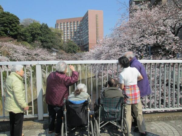 デイサービスセンター 健康倶楽部新宿（パート）の介護職求人の写真