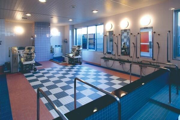 介護老人保健施設 ゆりの木（パート）の介護福祉士求人メイン写真2