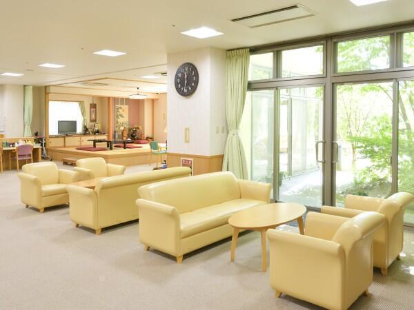 ロングライフあいこう燕（常勤）の介護福祉士求人メイン写真2