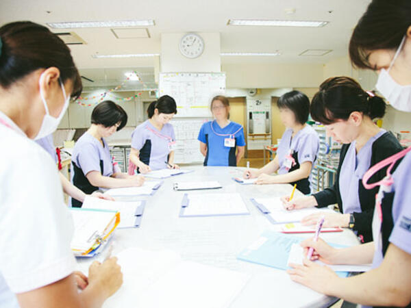 有隣病院（病棟/常勤）の看護師求人メイン写真2