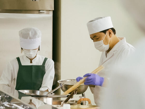 ソシオフードサービス 広島市中区東千田町のケアハウス（厨房/パート）の栄養士求人メイン写真1