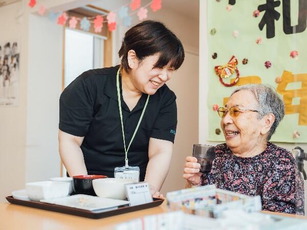 有料老人ホームあおい新道東館（パート）の介護福祉士求人の写真