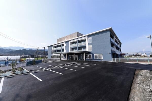 介護付き有料老人ホーム 熟年コミュニティせとうち（常勤）の介護福祉士求人の写真